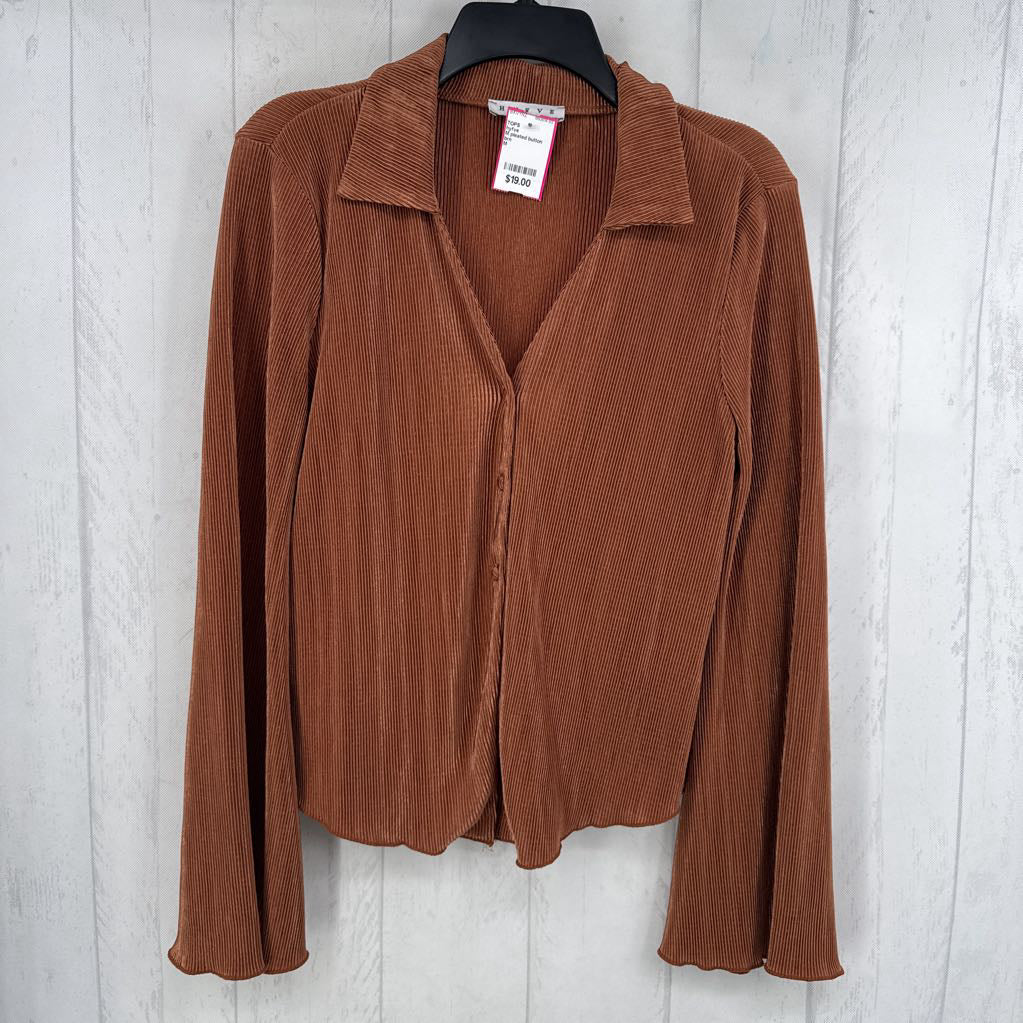 M pleated button down l/s top