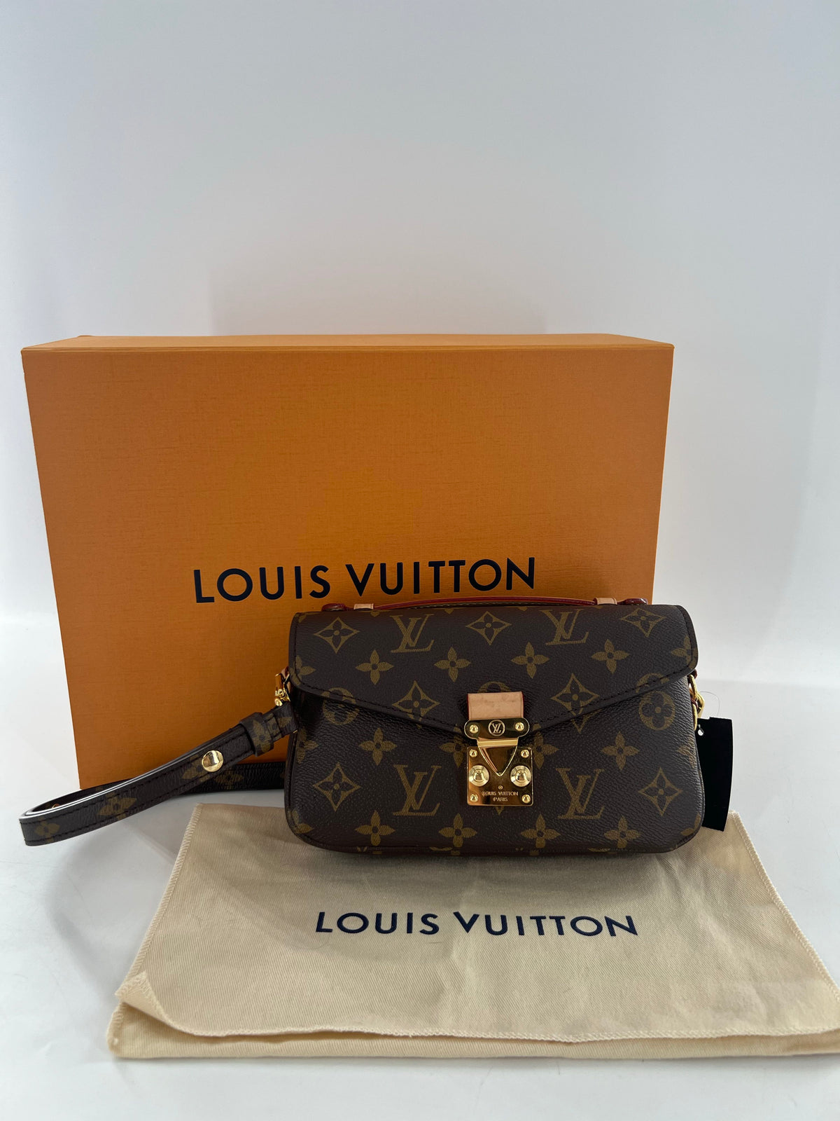 Pochette Metis East-West monogram w/ box