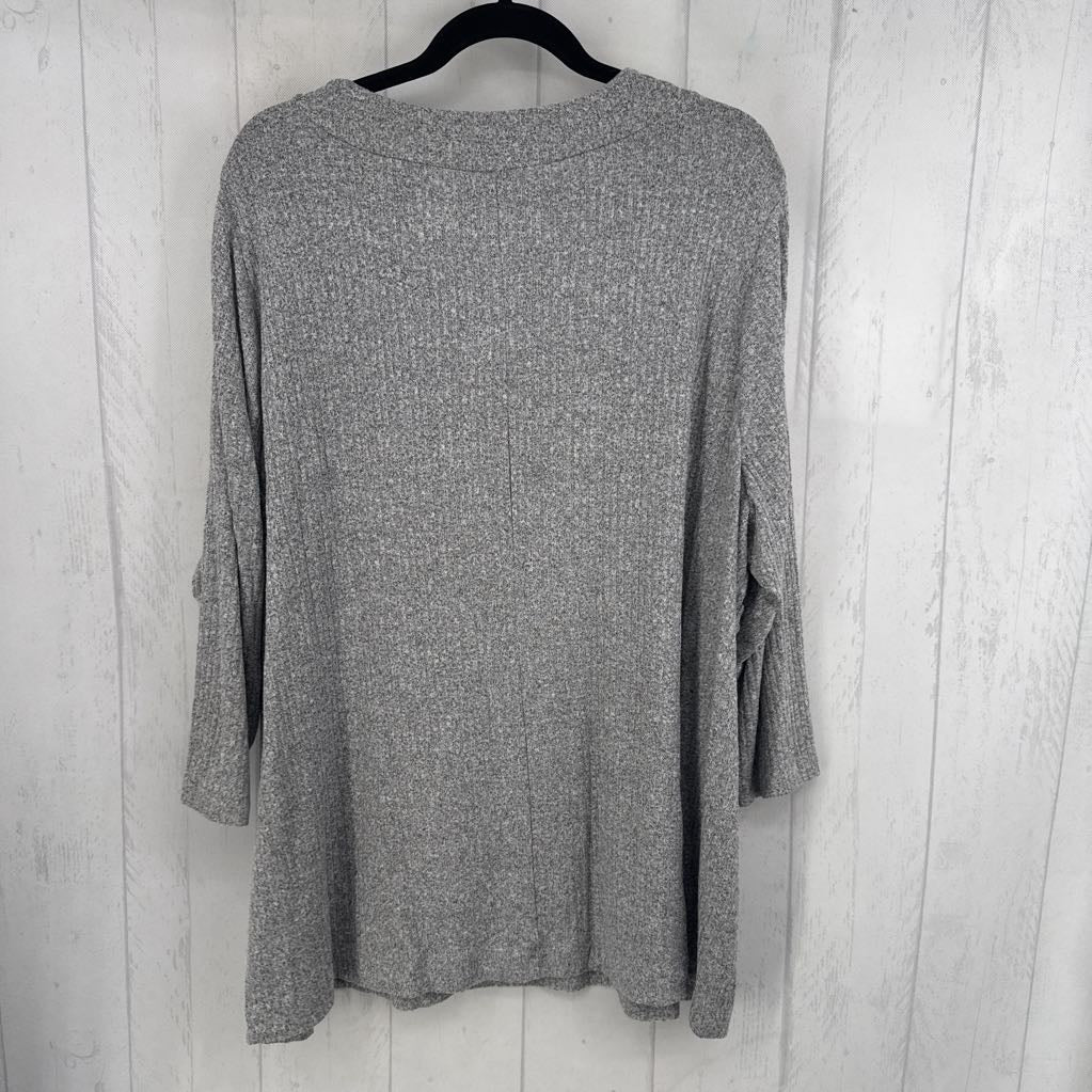 26/28 ribbed v-neck 3/4 slv top
