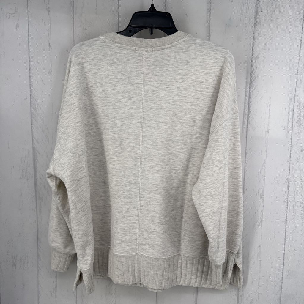 L crewneck sweatshirt
