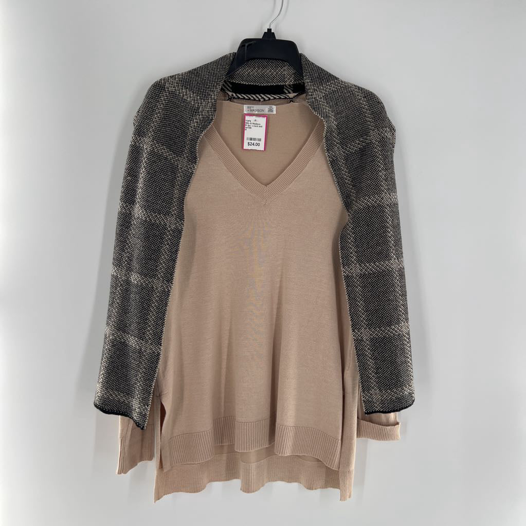 M 2pc v-neck knit top w/ plaid scarf