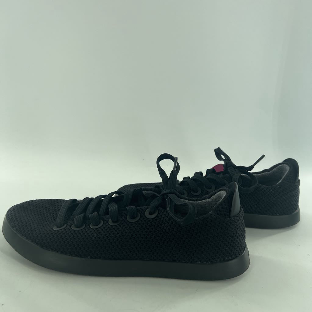 9 mesh lace-up sneaker