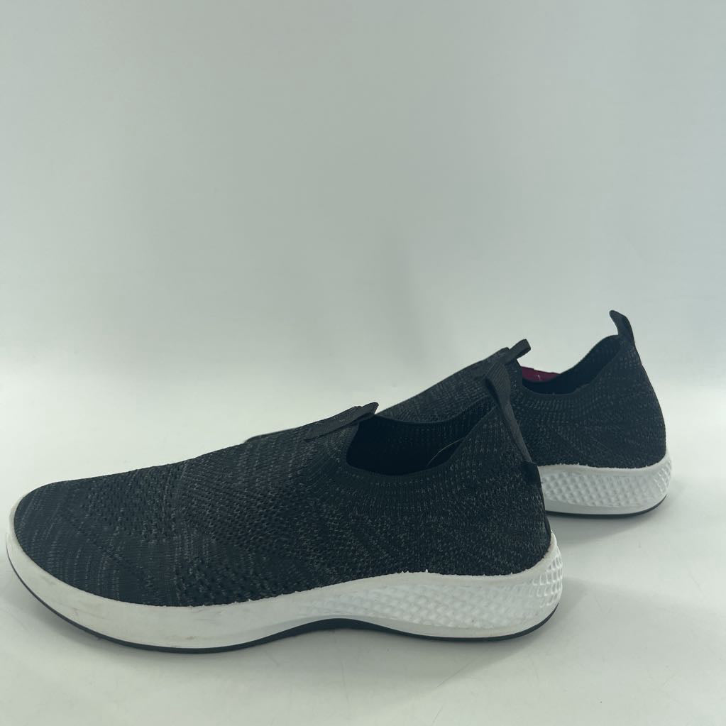 10 knit slip-on sneaker