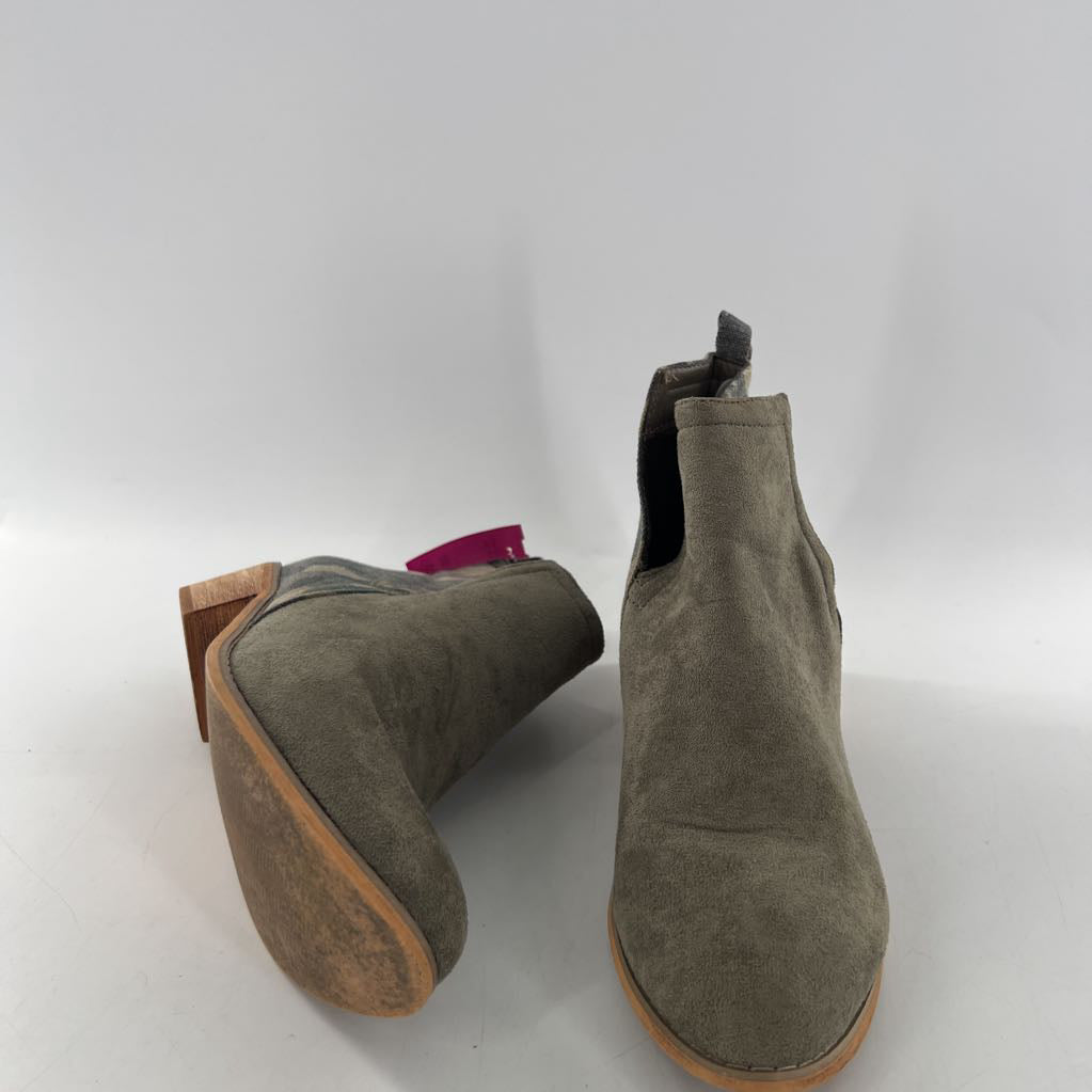 11 camo print slip-on bootie