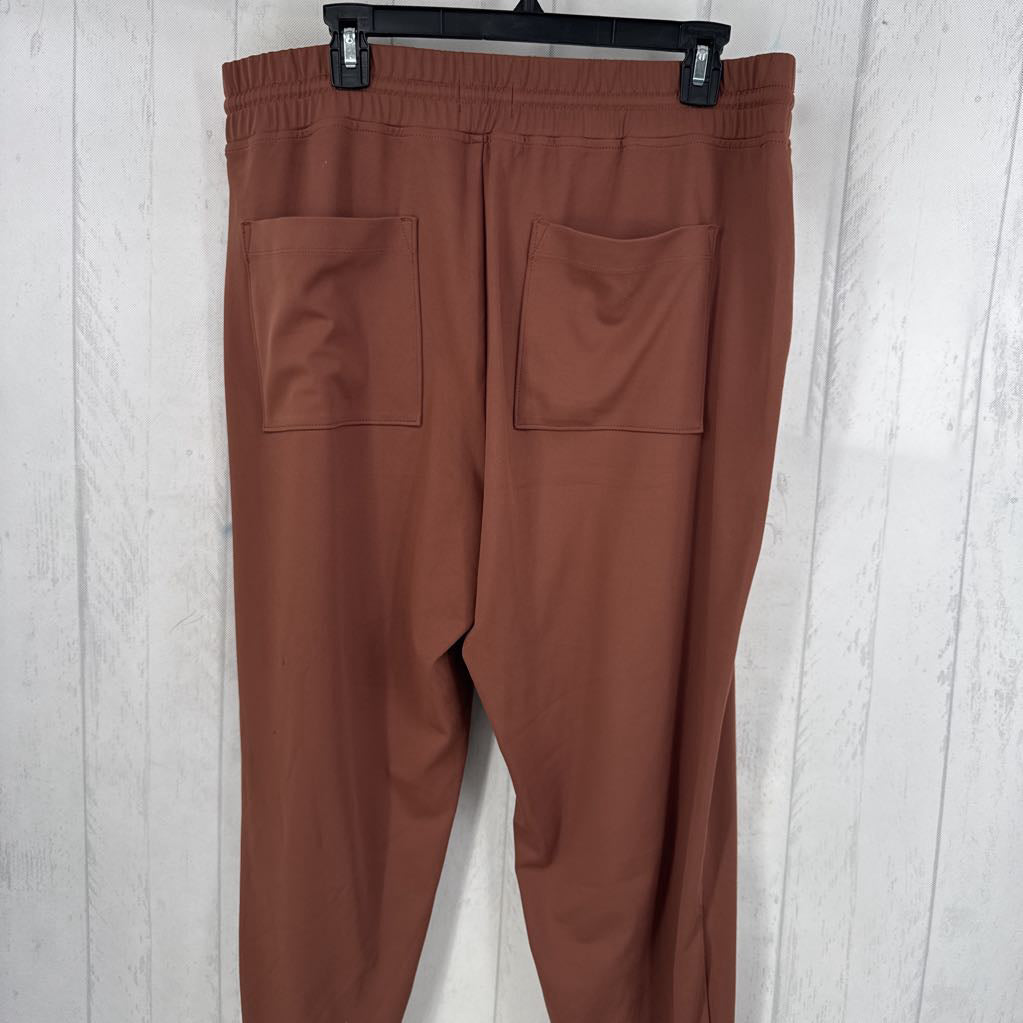 L pull-on joggers