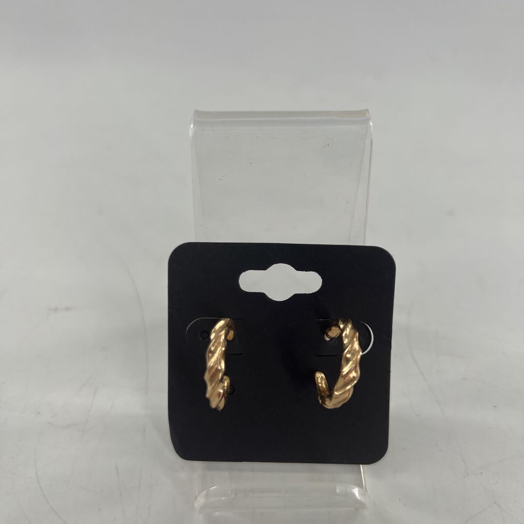 gold tone hoop earrings