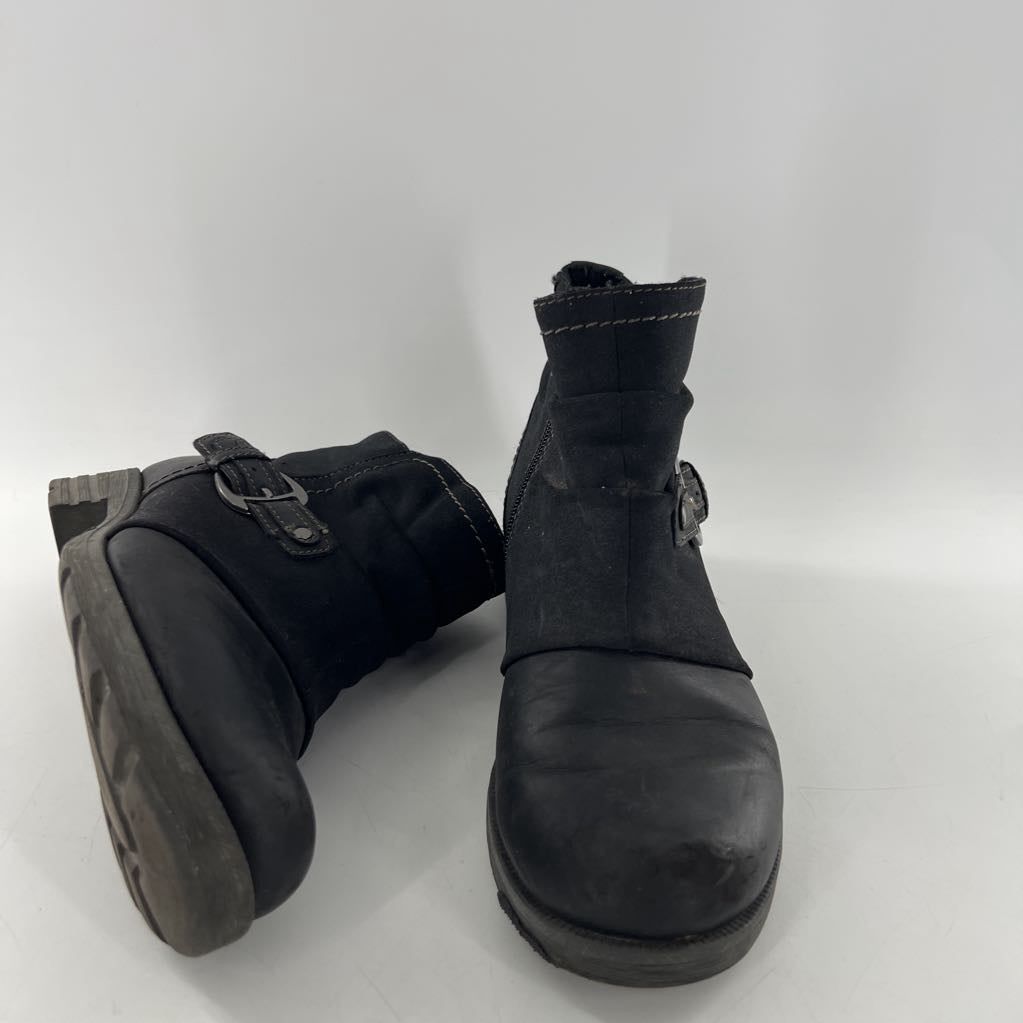 10 moto buckle ankle boots