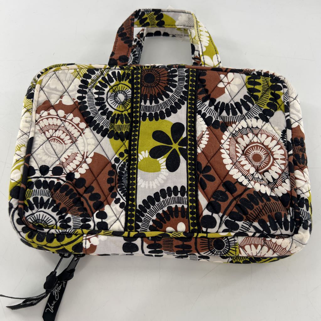 quilted floral/medallion print handing cosmetic organizer