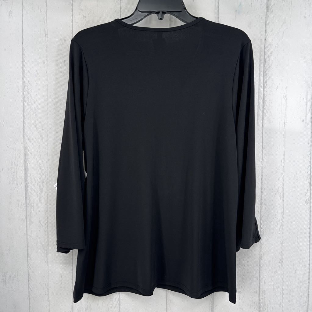 L embelished v-neck 3/4 slv top