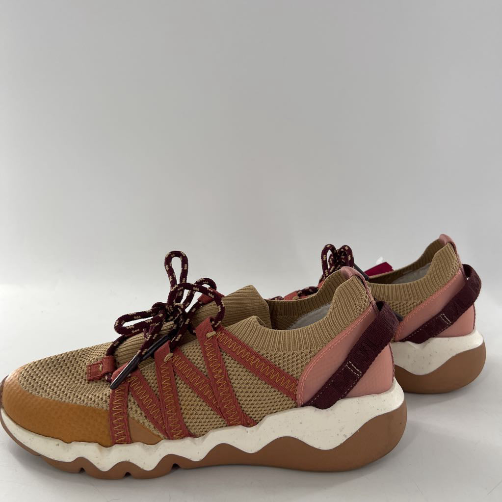 10 lace-up sneaker