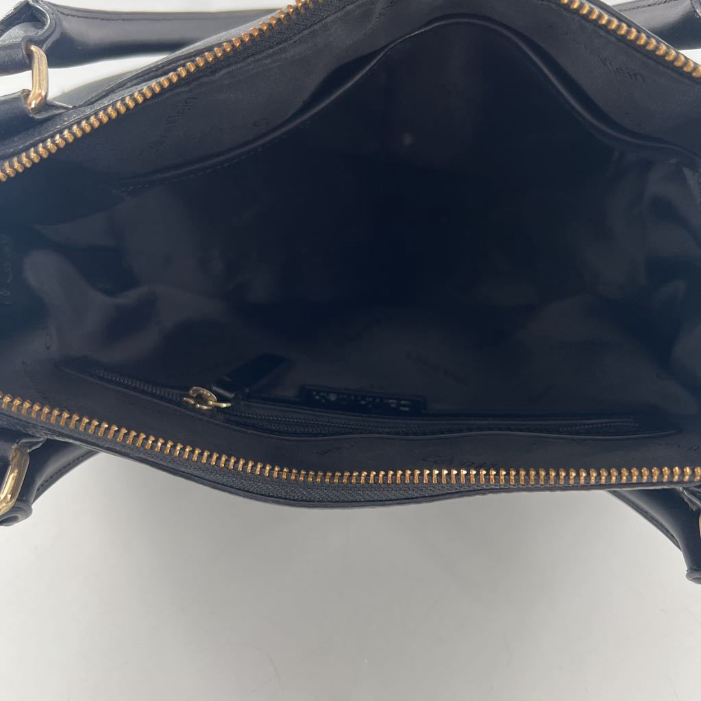 pebbled dual handle shoulder bag w/ slip pockets