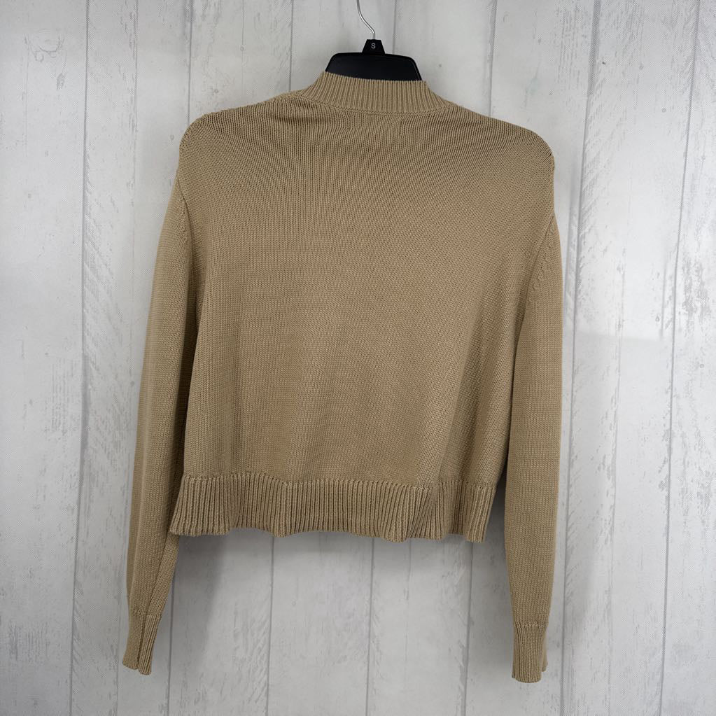 M button front crop cardi