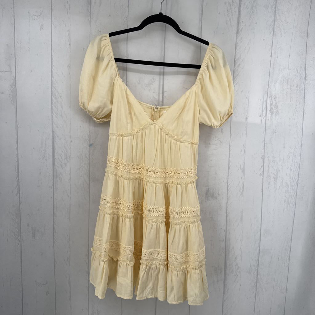XS v-neck lace accent tiered s/s dress