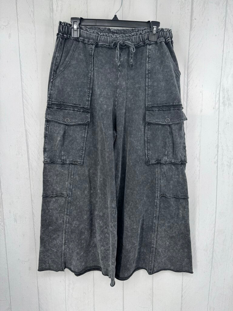M wide leg cargo pull on pants
