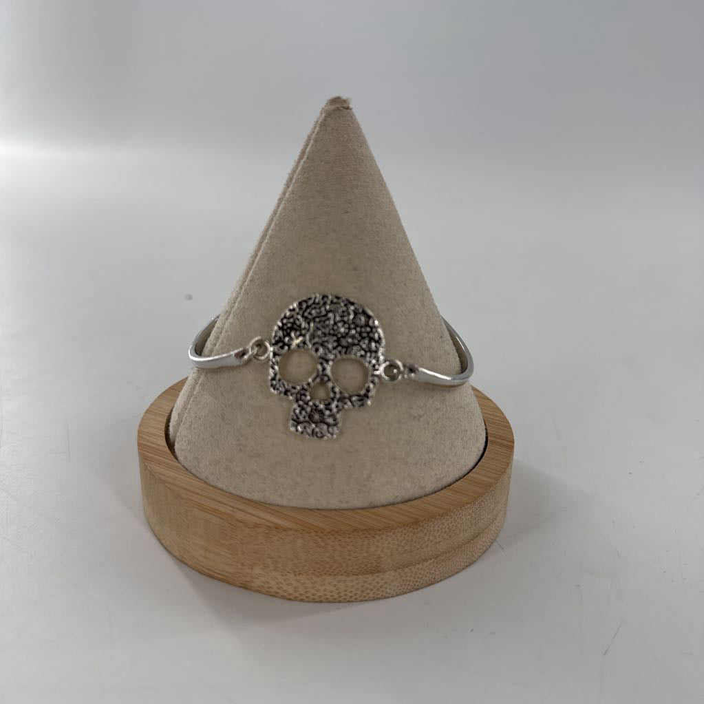 silver etched skull bracelet
