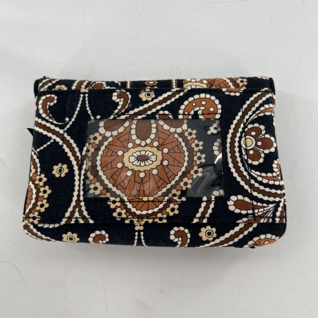 R25 quilted bi-fold wallet