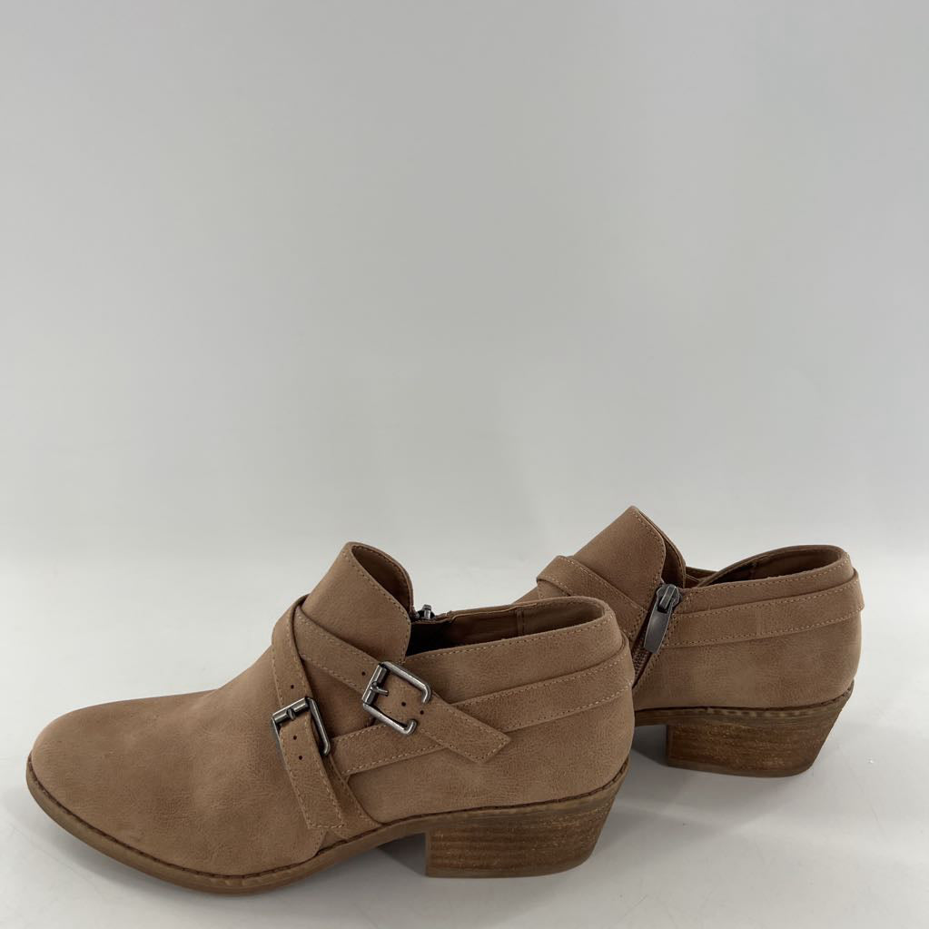 9 buckle low heel bootie