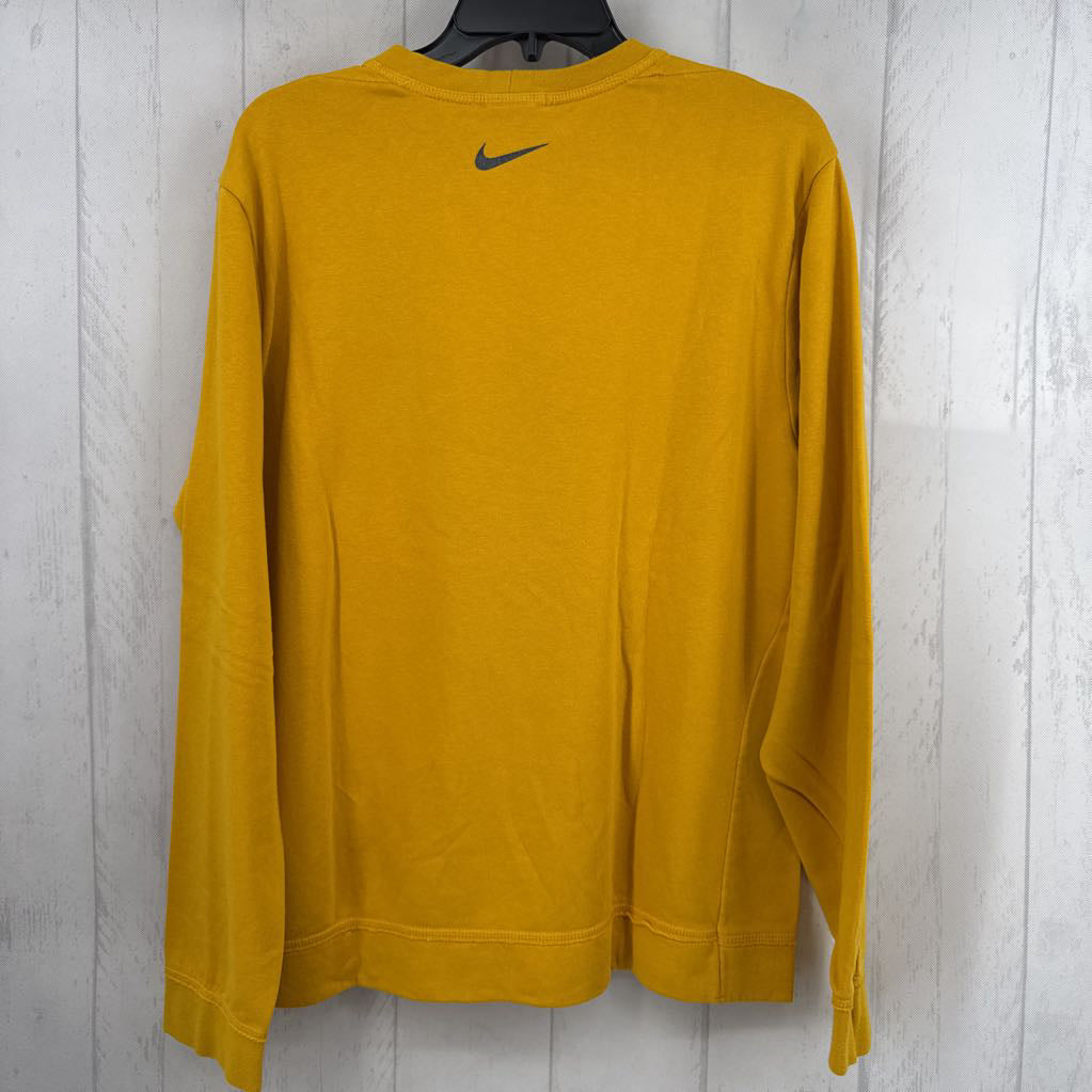 M crewneck sweatshirt