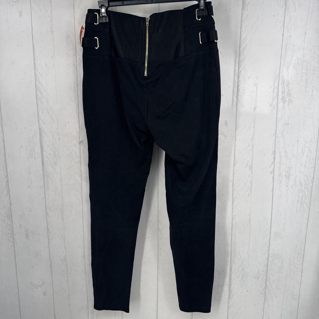 M gold hardware accent legging