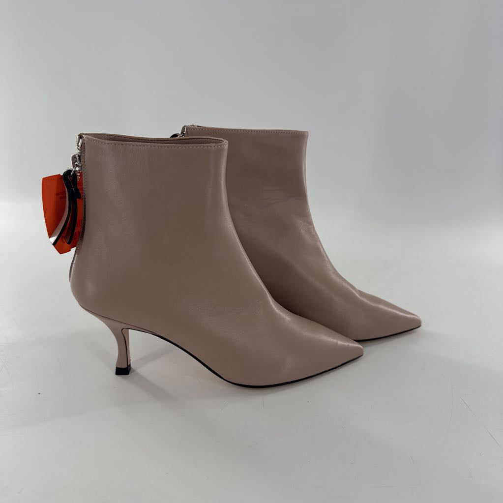 4.5 pointy toe kitten heel ankle boots