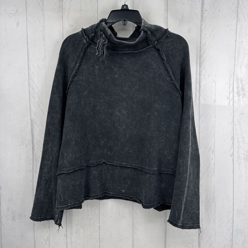 M waffle knit mock neck sweater