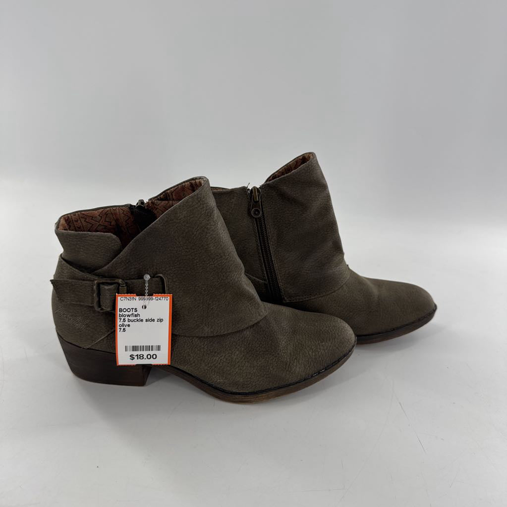7.5 buckle side zip ankle boot