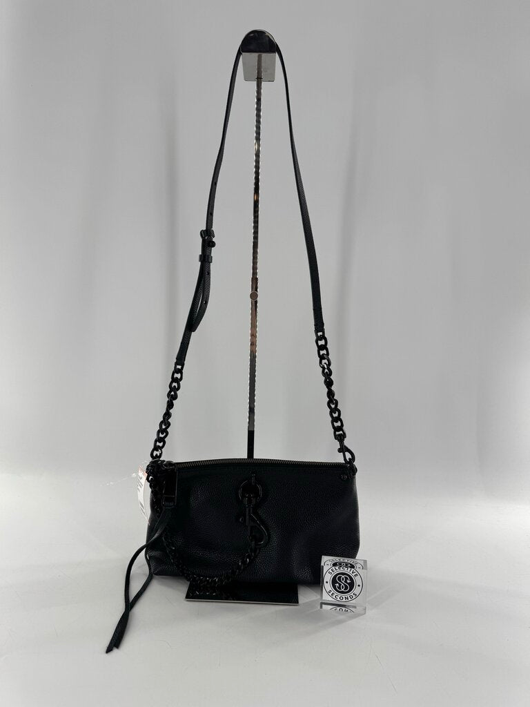 R228 pebbled crossbody w/ chain accented strap