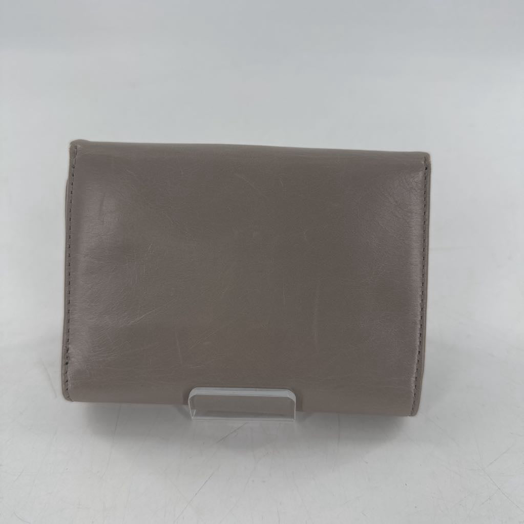 tri-fold kiss lock wallet
