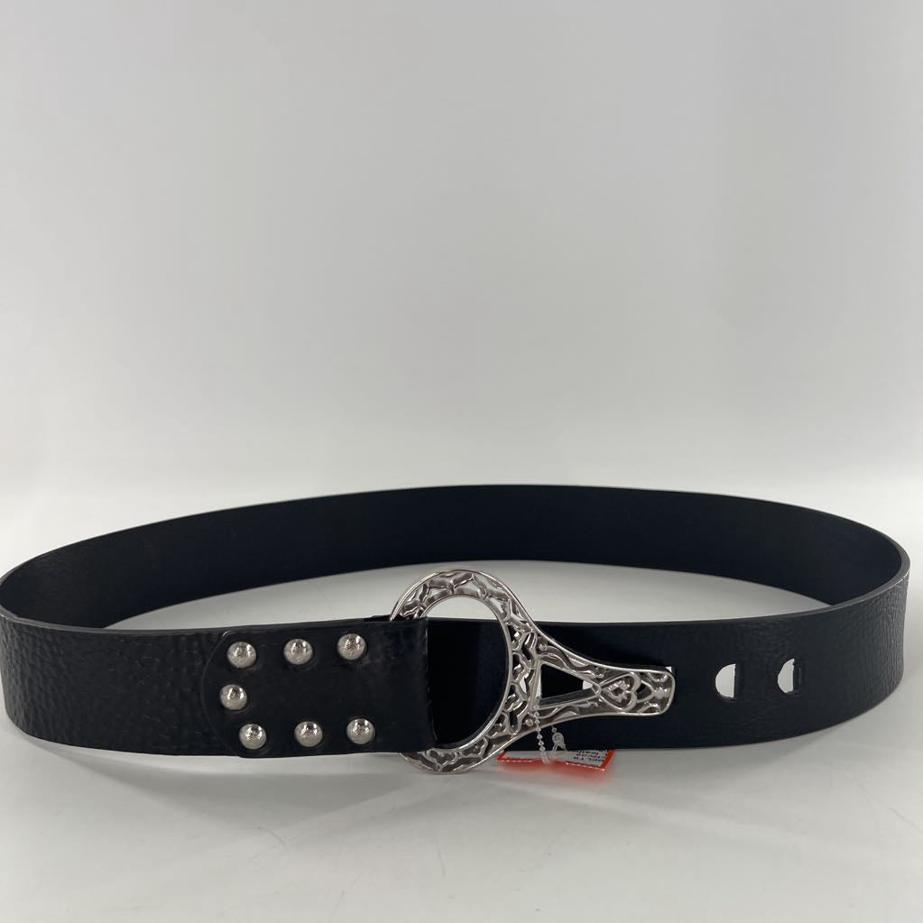 L leather etched silver buckle
