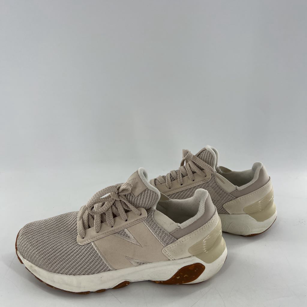7 lace-up sneaker