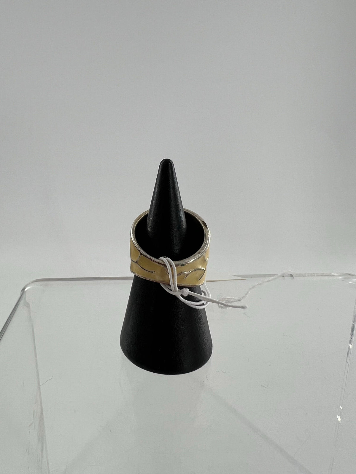 sz 5 cream & silver enamel ring