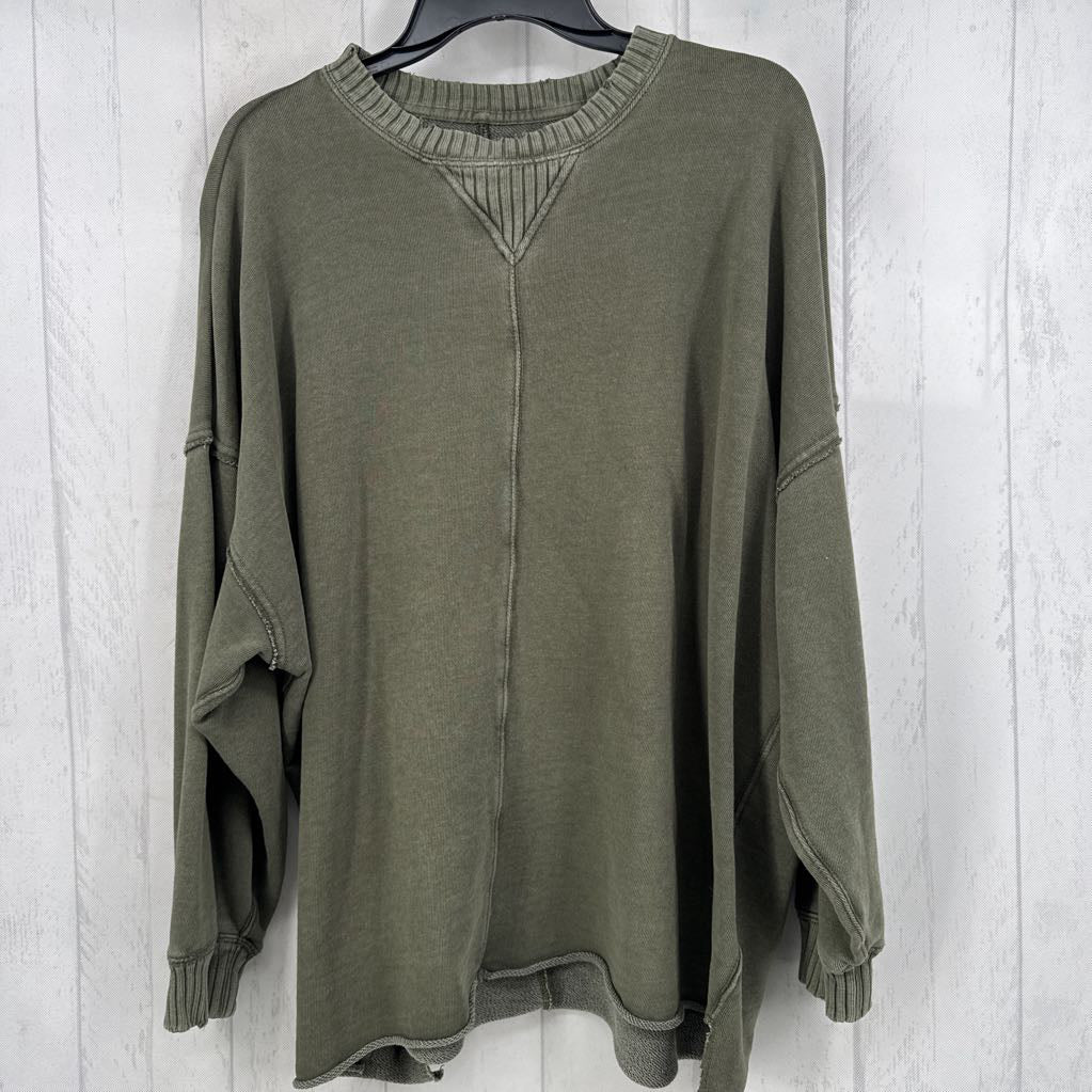L crewneck sweatshirt