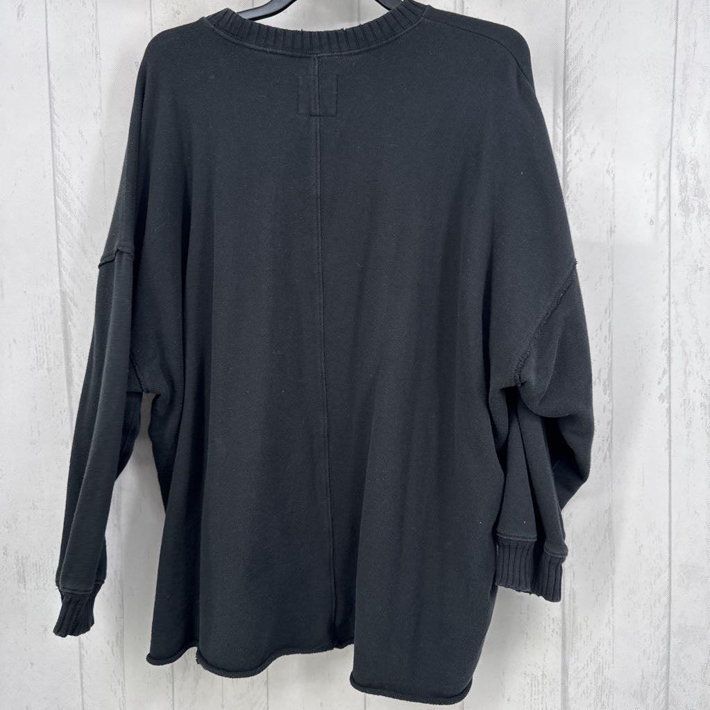 L crewneck sweatshirt