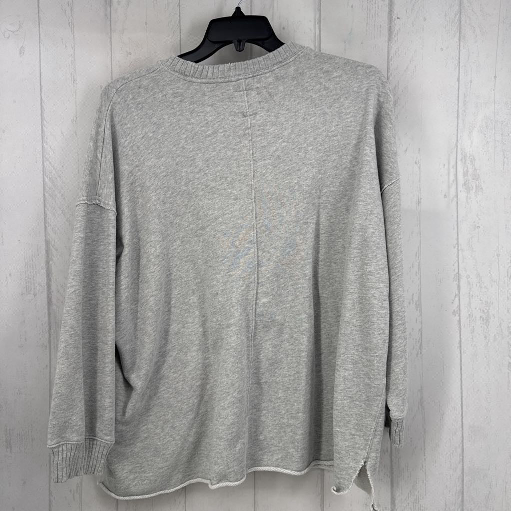 L crewneck sweatshirt