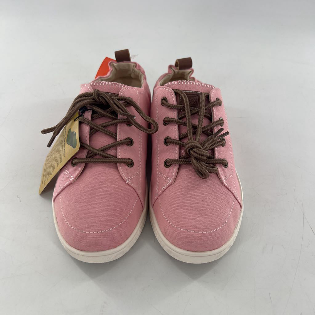 7.5 lace-up canvas sneaker