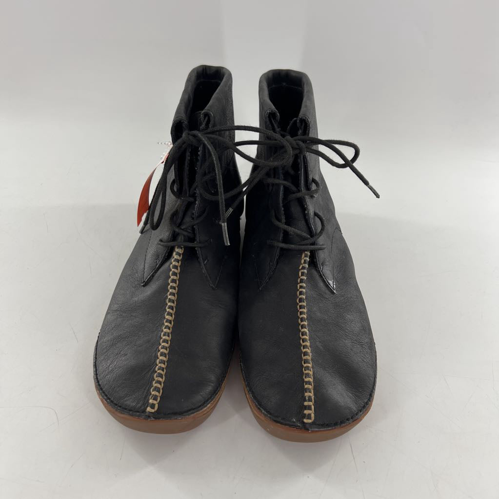 11 leather lace-up bootie