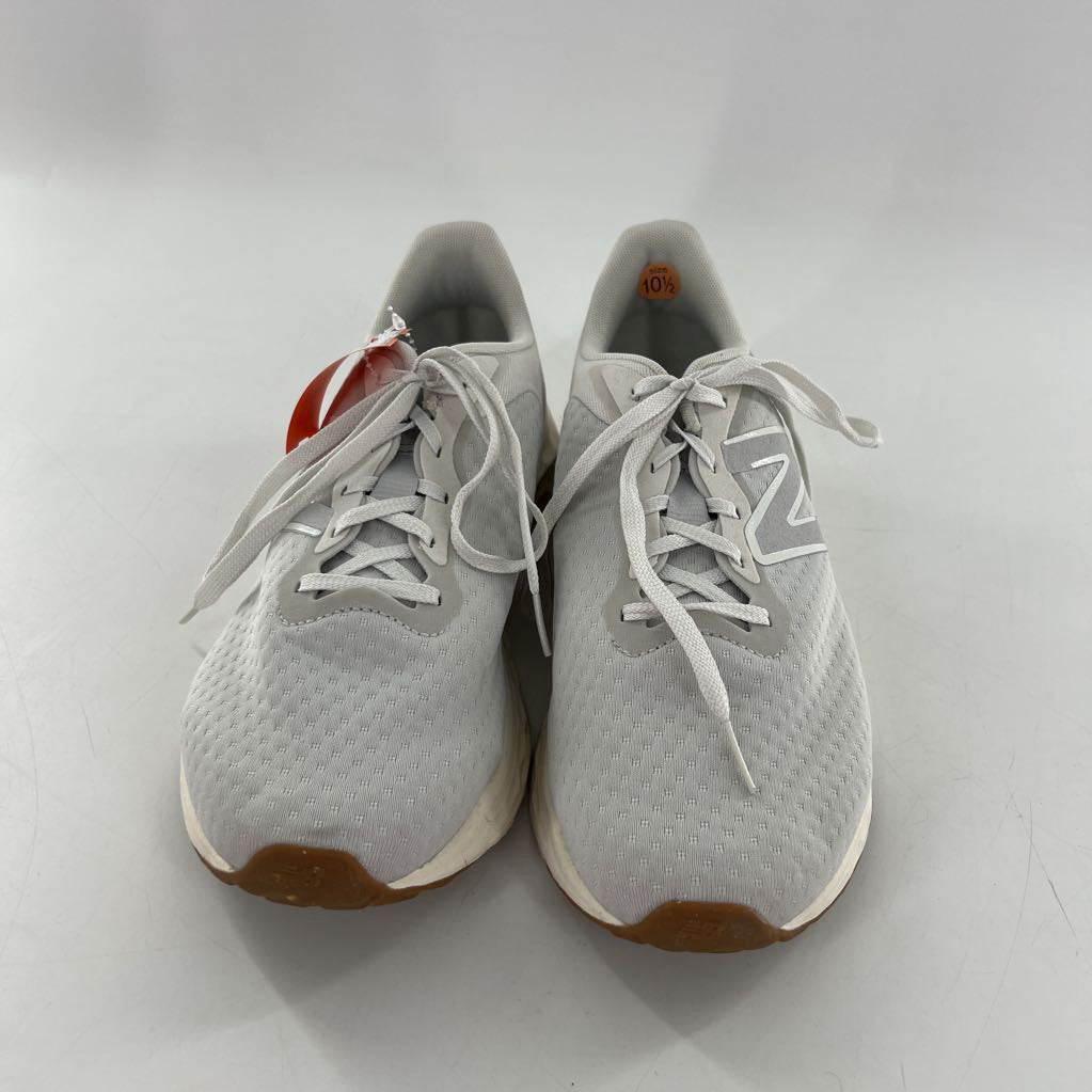 `10.5 lace-up sneaker