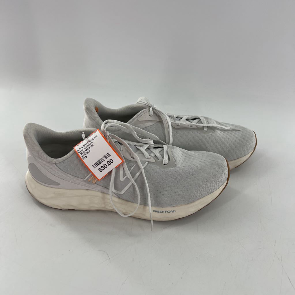 `10.5 lace-up sneaker