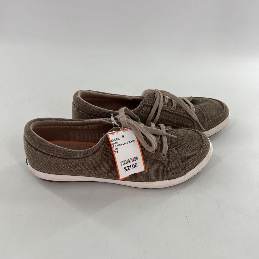 7.5 lace-up sneaker