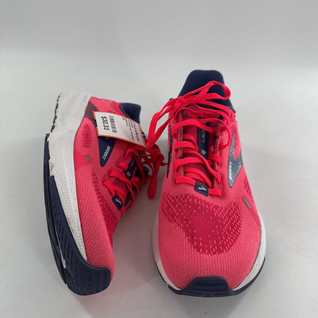 7.5 lace-up sneaker