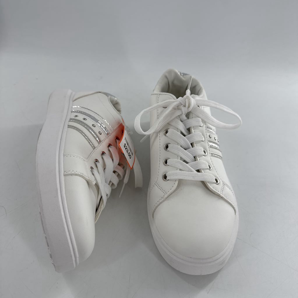 10 metallic stripe vegan leather lace-up sneaker