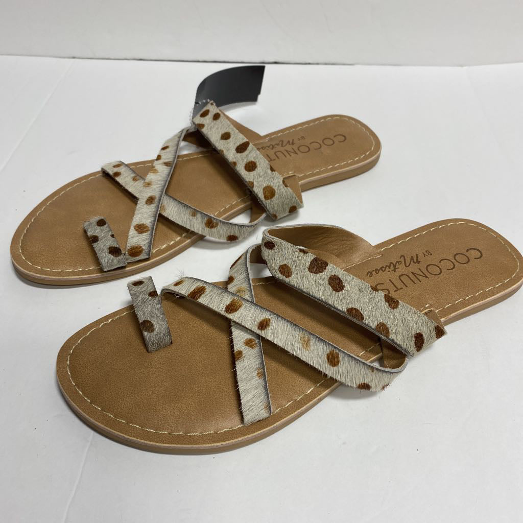 Sz 8 animal strappy flats Coconuts