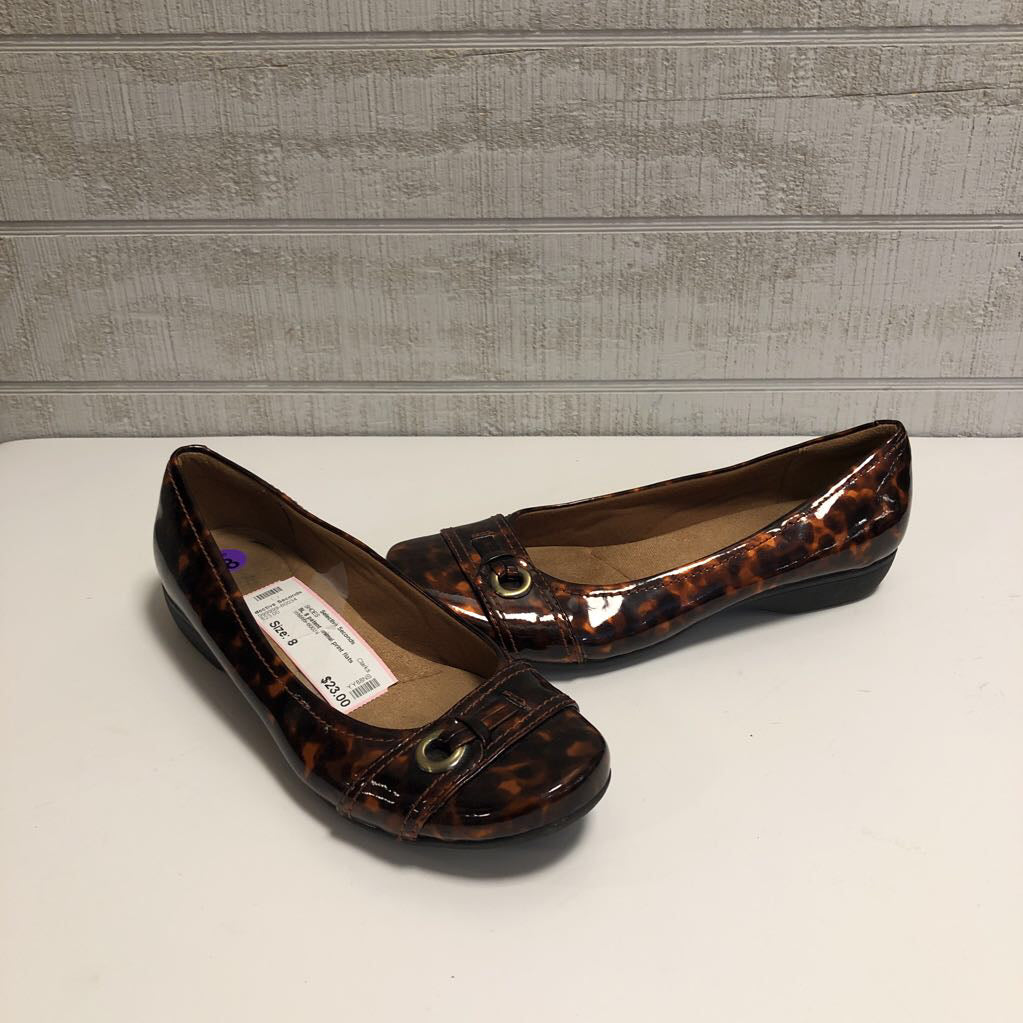 8 patent animal print flats
