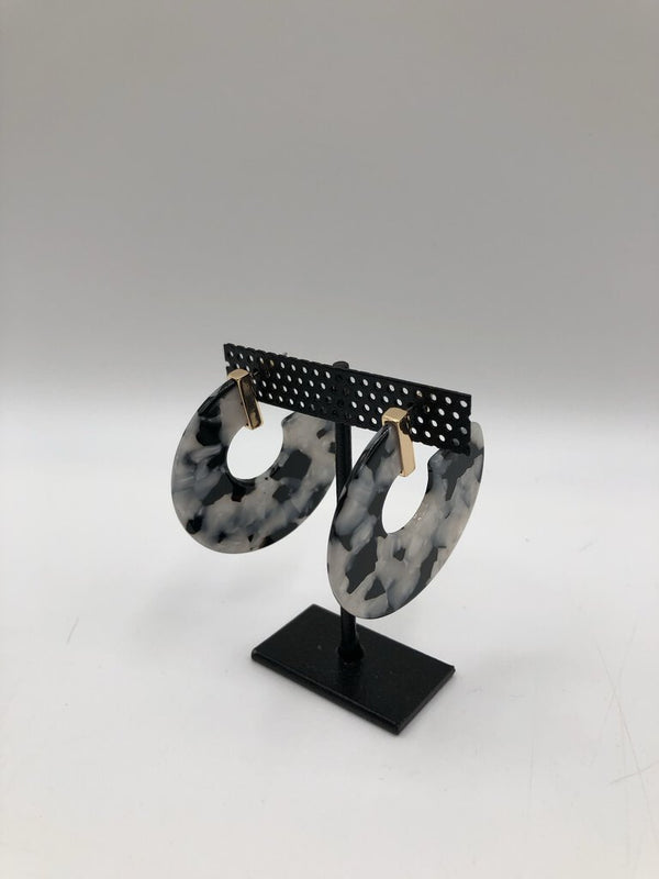 blk/wh acrylic earrings