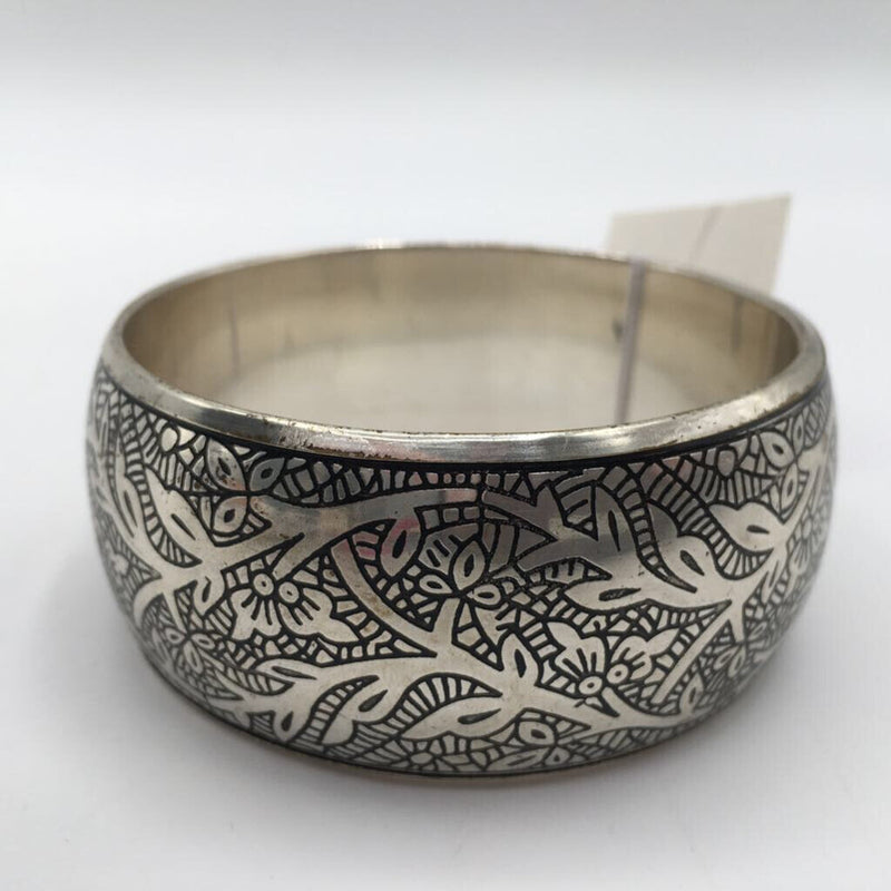 Silvertone Bangle with floral etching