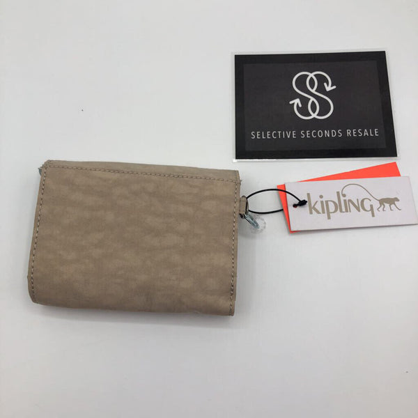 R38 tri-fold wallet