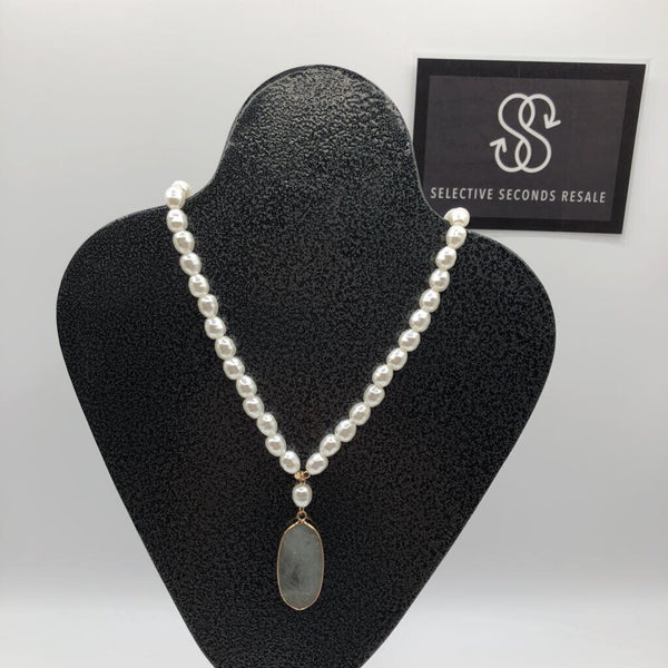 Pearl w/stone necklace