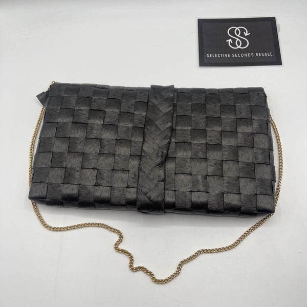 Woven cloth chain strap clutch