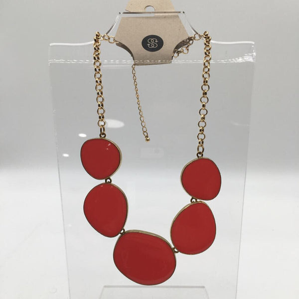 goldtone necklace w/coral enamel detail