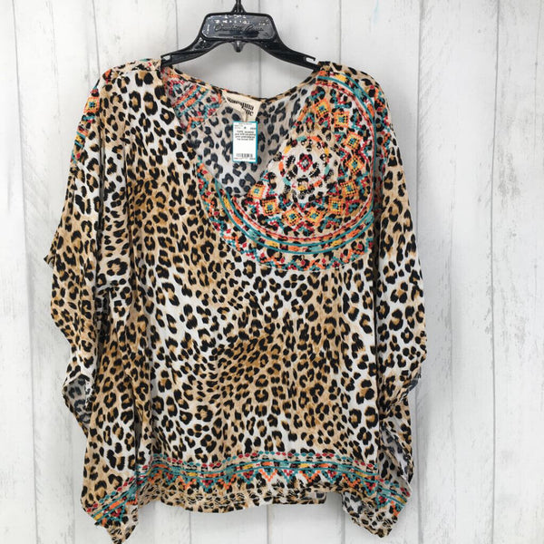 S/M s/s animal print embroidered top